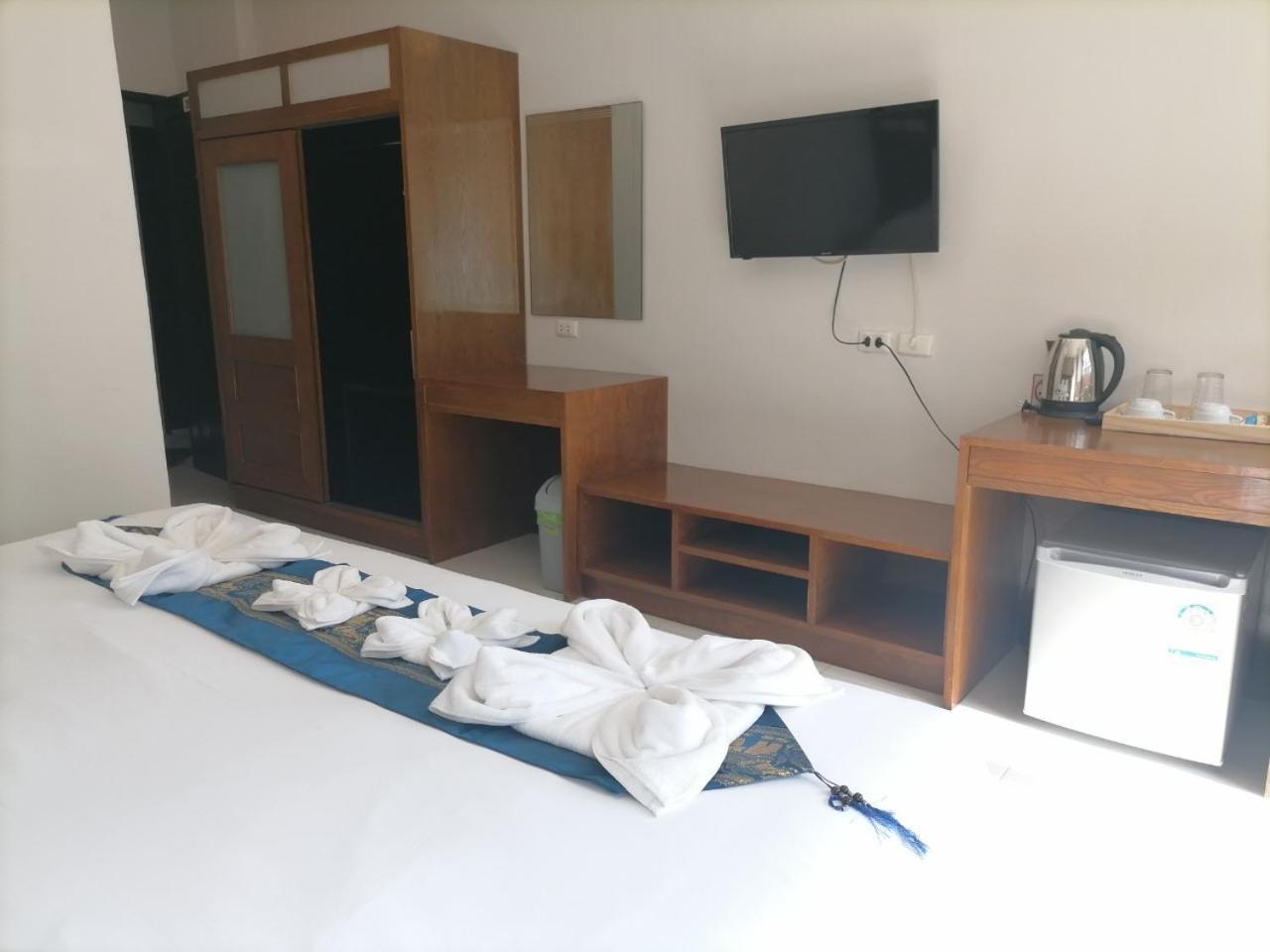 Nj Patong Hotel Экстерьер фото