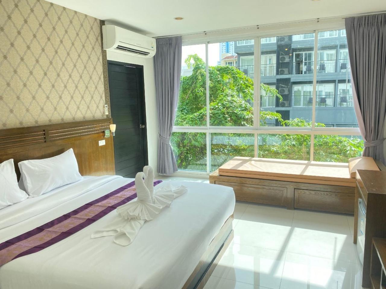 Nj Patong Hotel Экстерьер фото