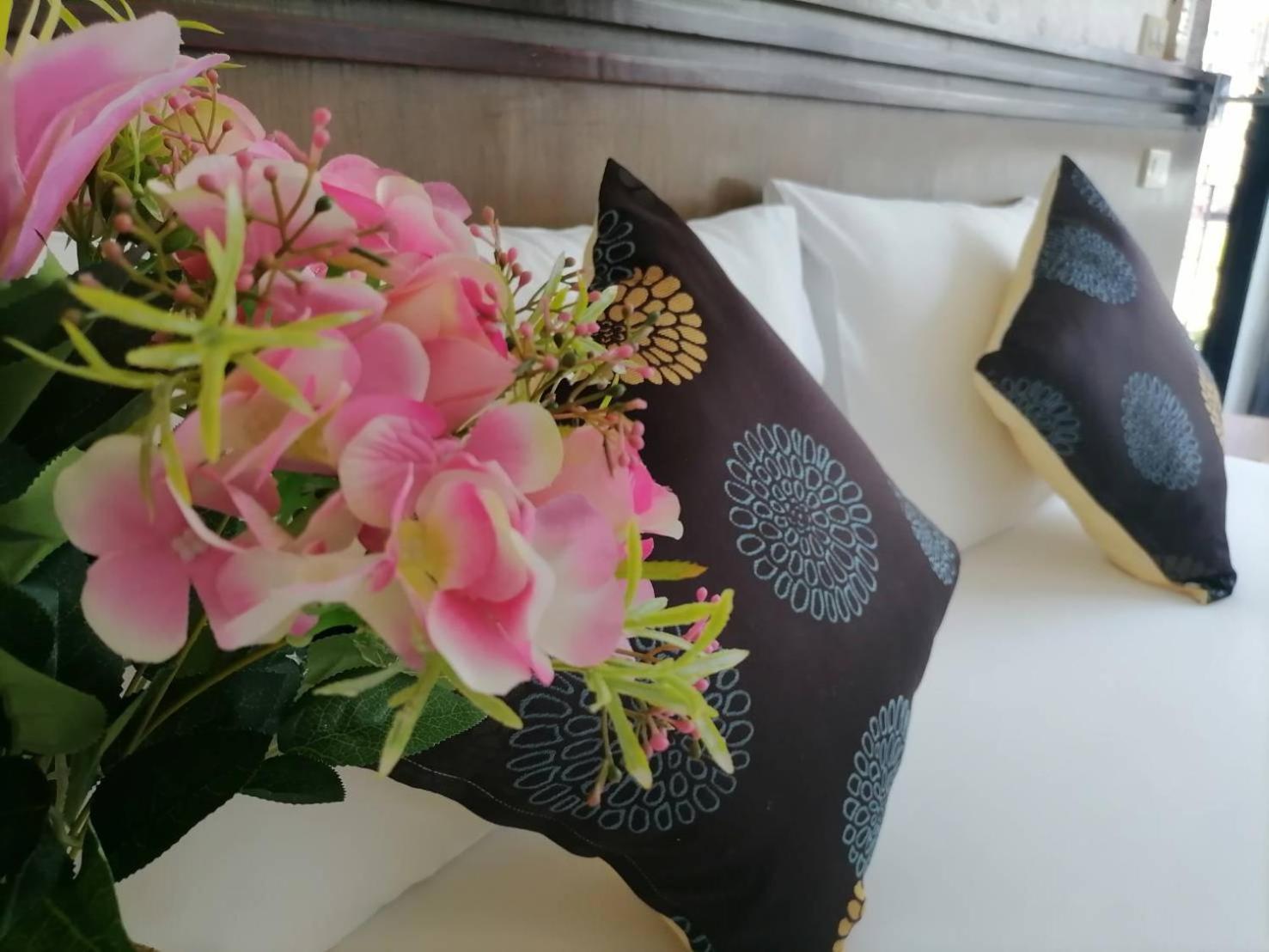 Nj Patong Hotel Экстерьер фото