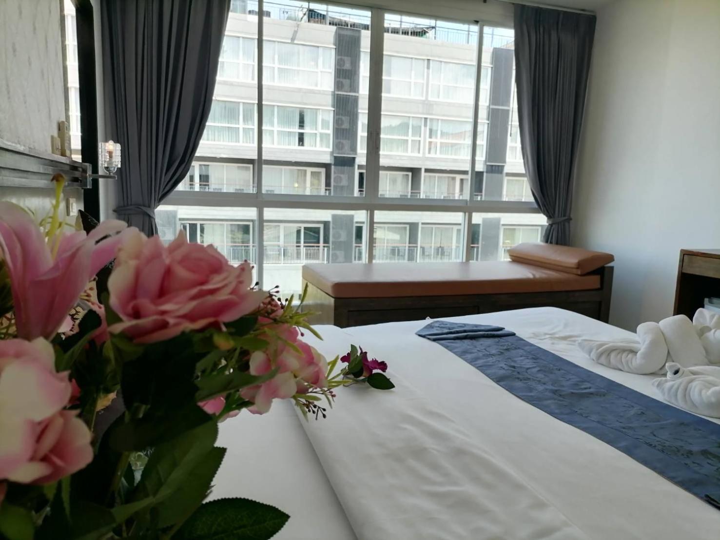 Nj Patong Hotel Экстерьер фото