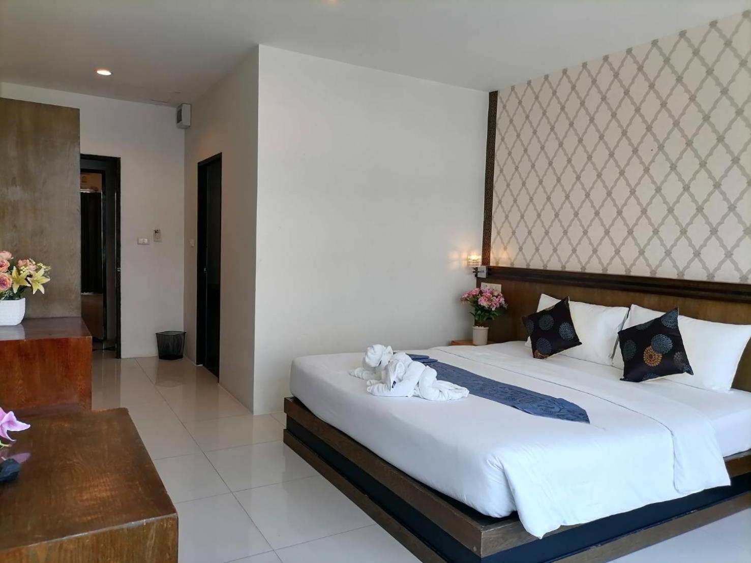 Nj Patong Hotel Экстерьер фото