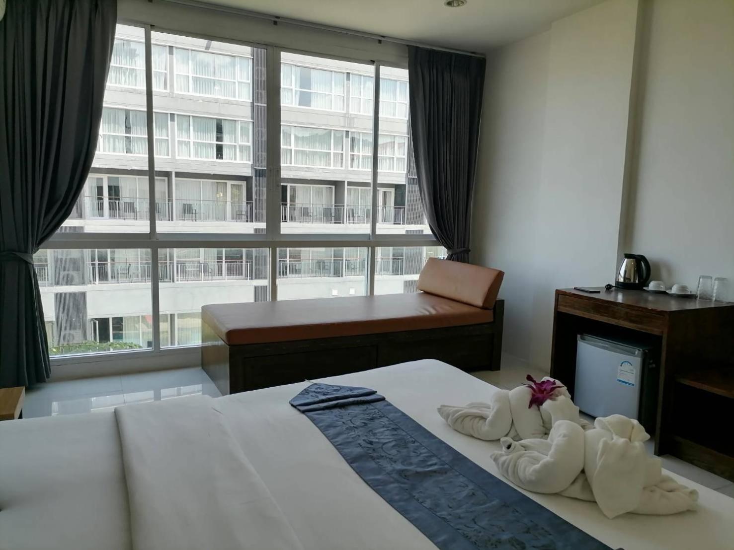 Nj Patong Hotel Экстерьер фото