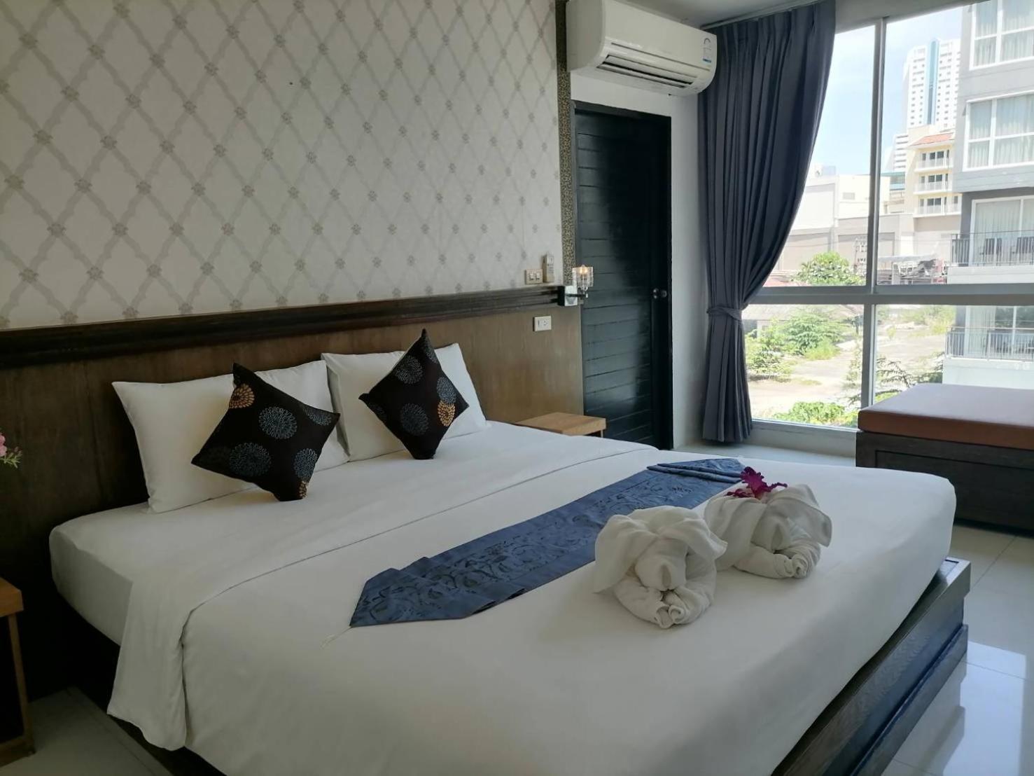 Nj Patong Hotel Экстерьер фото