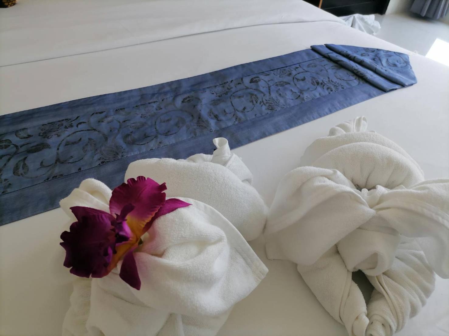 Nj Patong Hotel Экстерьер фото