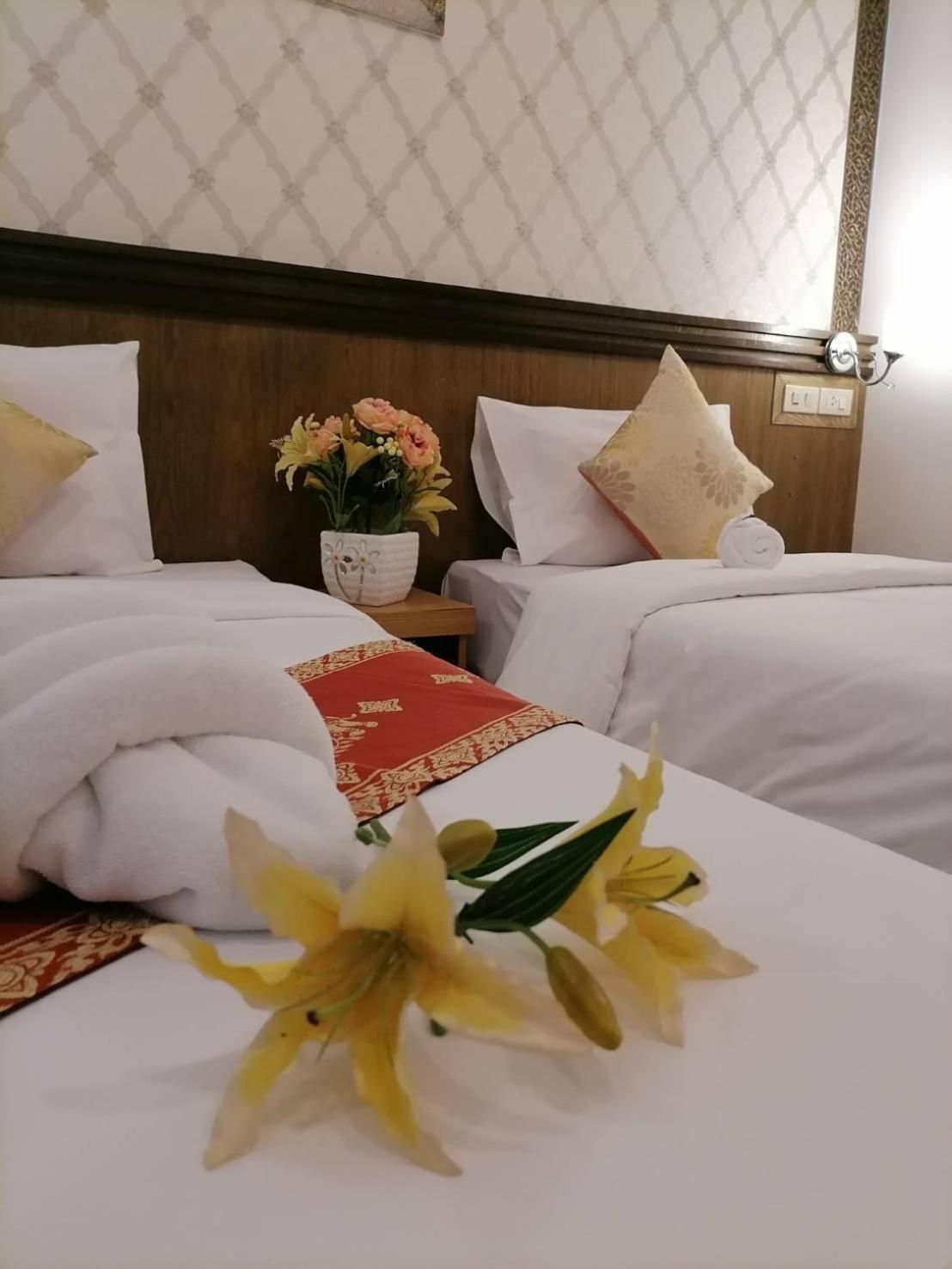 Nj Patong Hotel Экстерьер фото