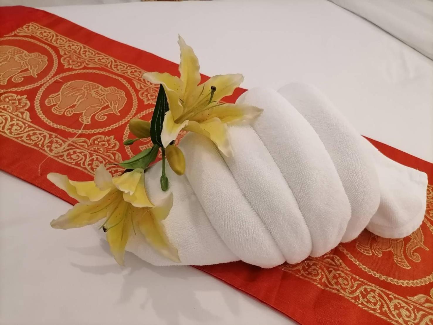 Nj Patong Hotel Экстерьер фото