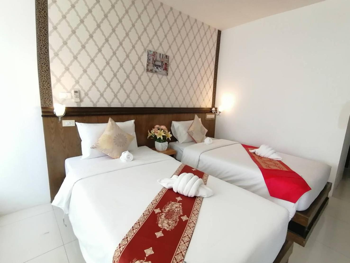 Nj Patong Hotel Экстерьер фото
