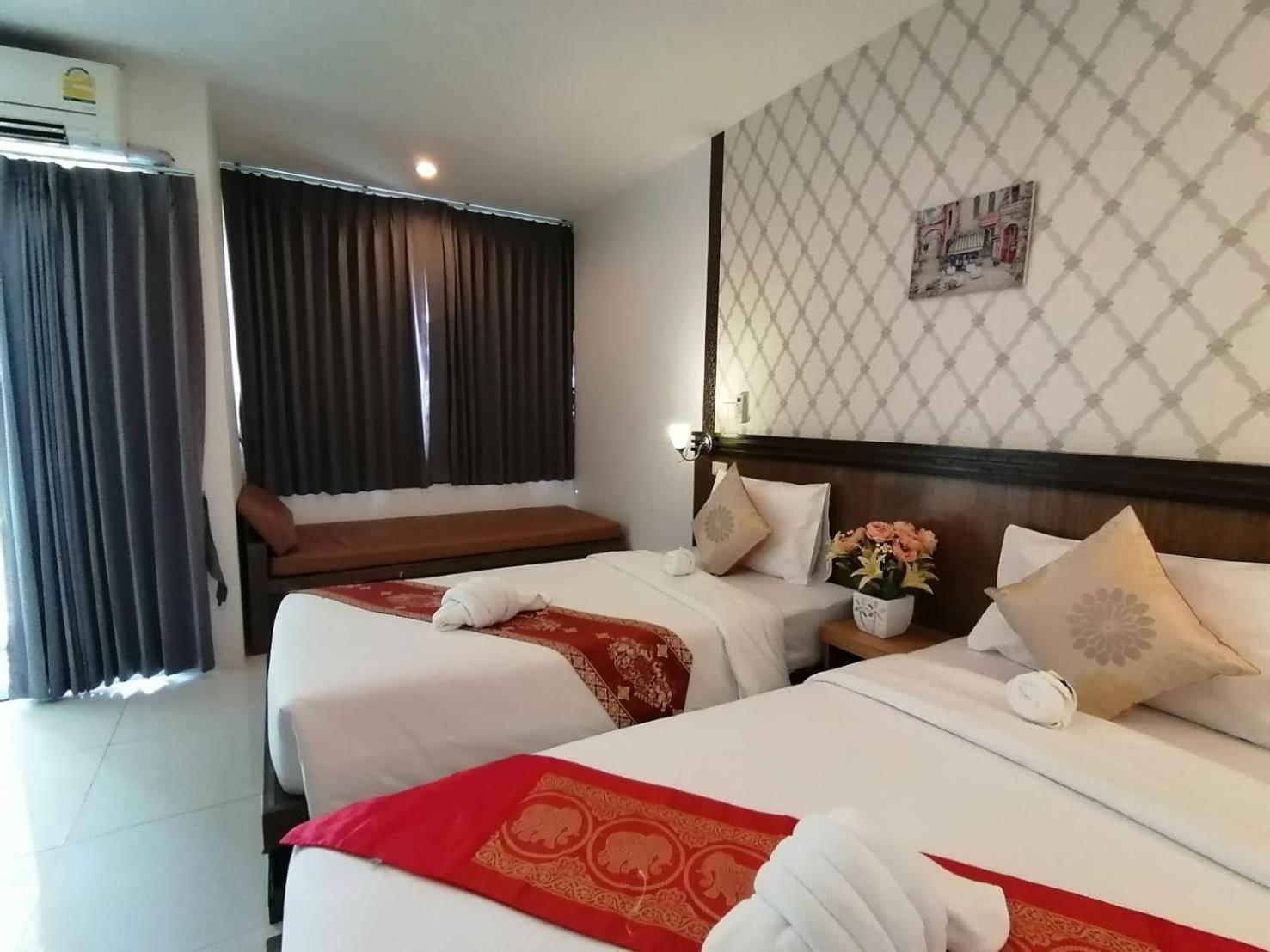 Nj Patong Hotel Экстерьер фото
