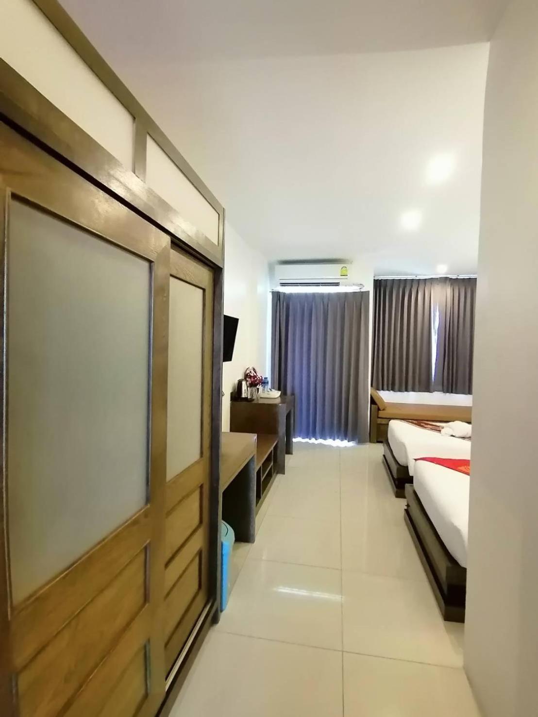 Nj Patong Hotel Экстерьер фото