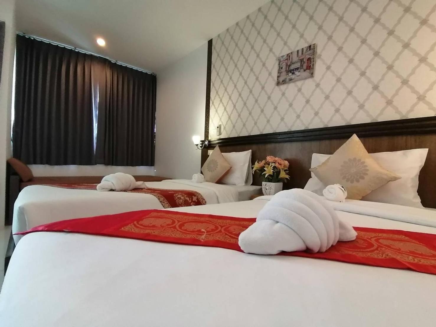 Nj Patong Hotel Экстерьер фото