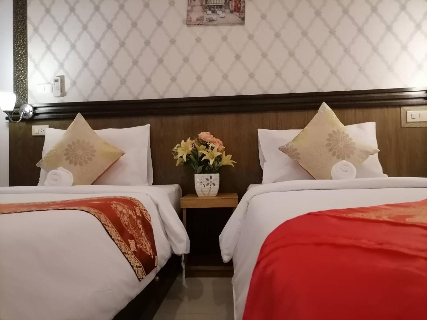 Nj Patong Hotel Экстерьер фото